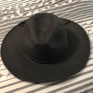 Black woven hat